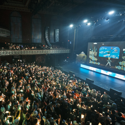 Crowd watching Dokibird perform