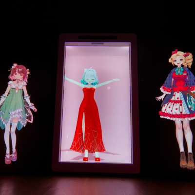 Mint performing with Victoria Roman and Phoebe Chan